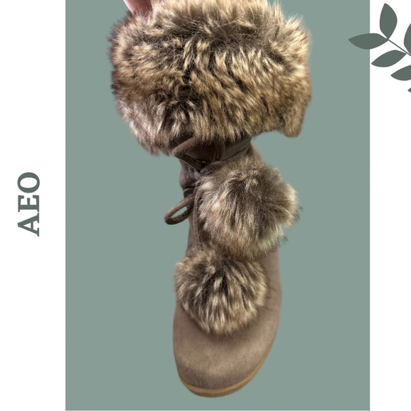 AEO Brown Women’s Wedge Heel Winter Boot Faux Fur Pom Pom Size 9.5 - Picture 7 of 7